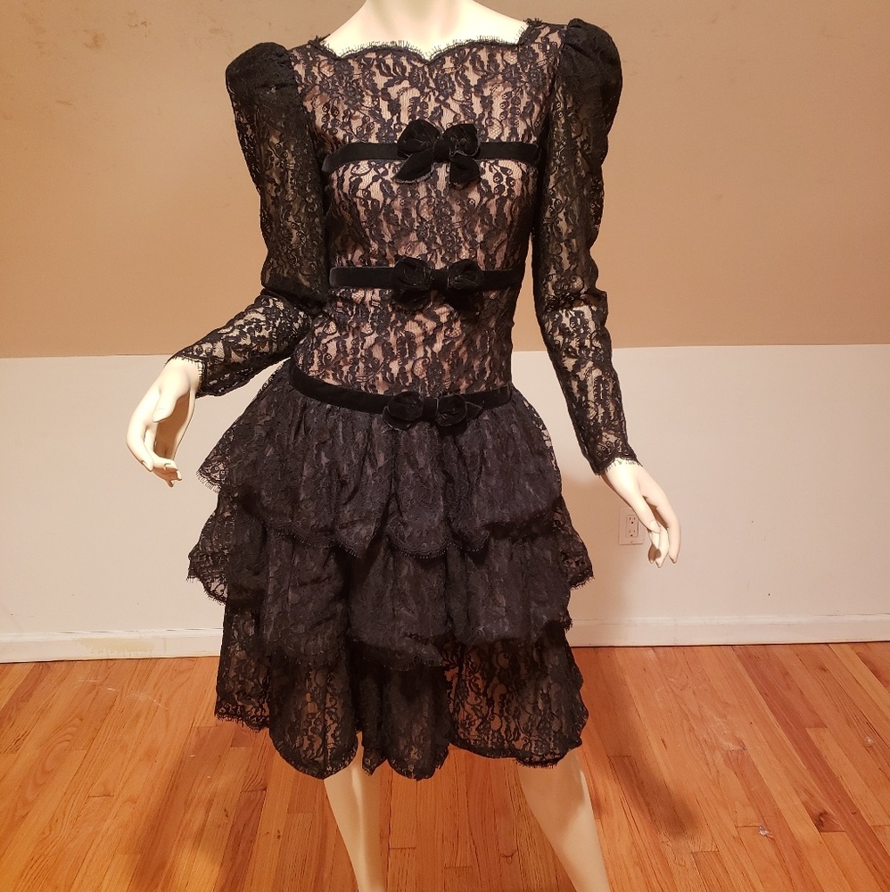 Vtg 1970 Oscar de La Renta lace dress